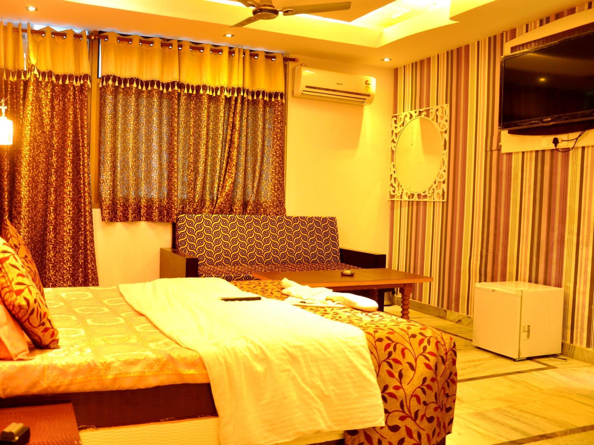 Akash Continental Hotell Rishīkesh Exteriör bild
