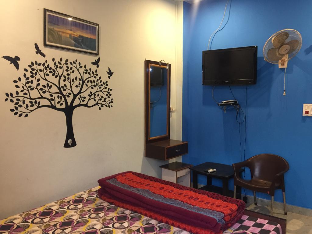 Akash Continental Hotell Rishīkesh Exteriör bild