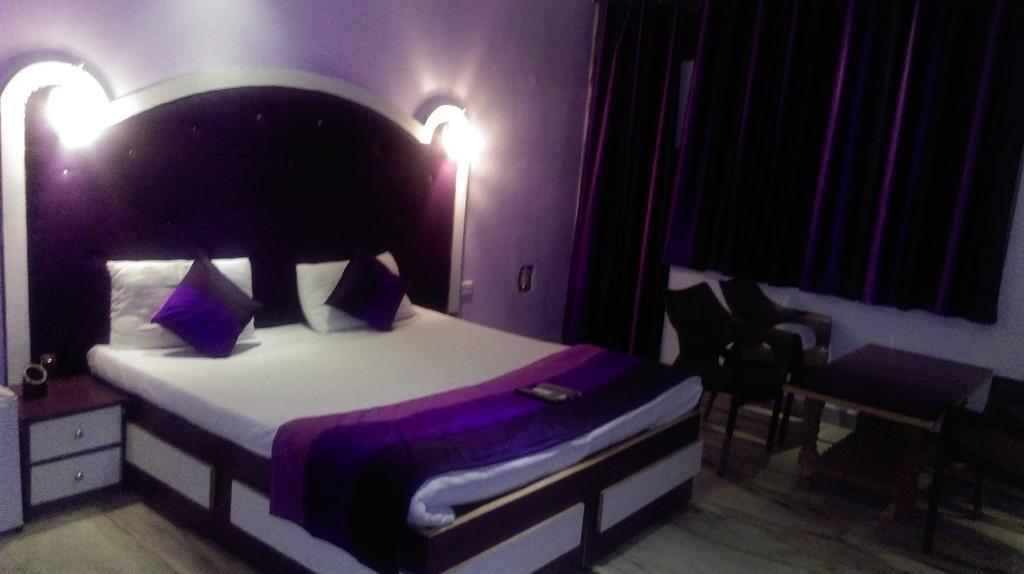 Akash Continental Hotell Rishīkesh Exteriör bild