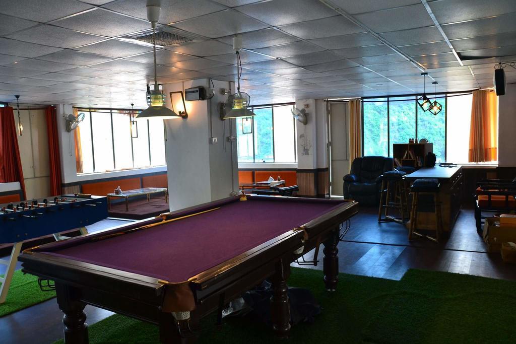Akash Continental Hotell Rishīkesh Exteriör bild