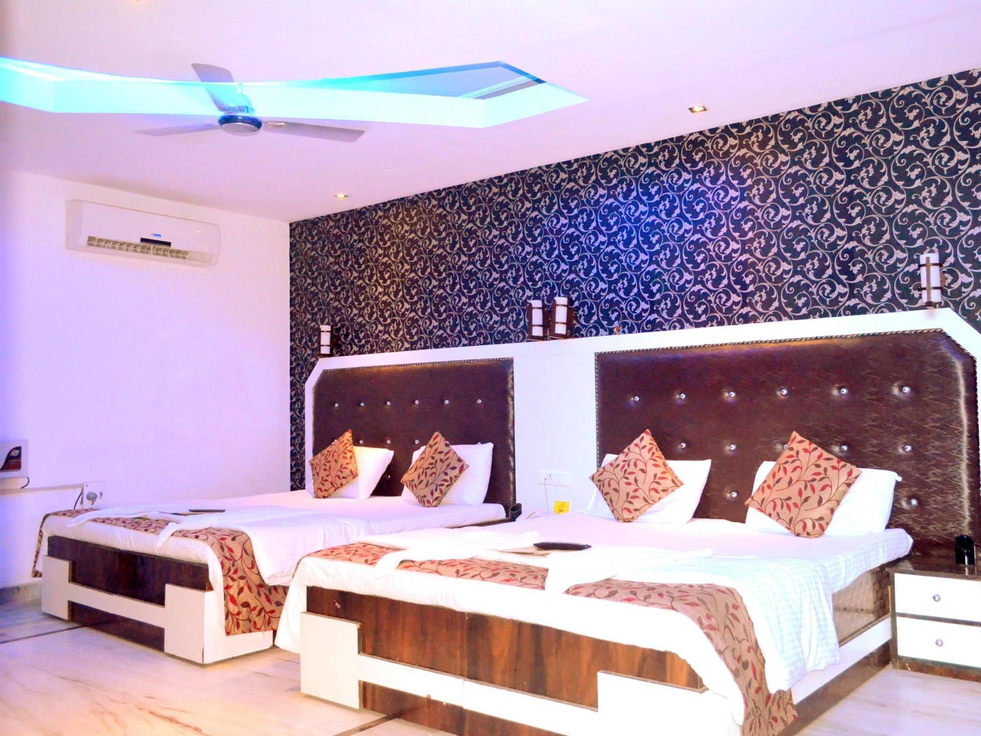 Akash Continental Hotell Rishīkesh Exteriör bild